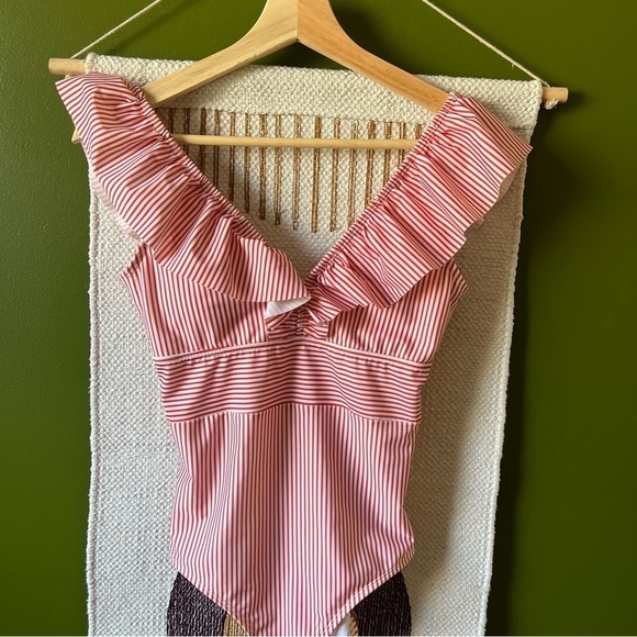 AAVA Estelle retro candy strip red white ruffles striped one piece swimsuit s - Picture 3 of 8